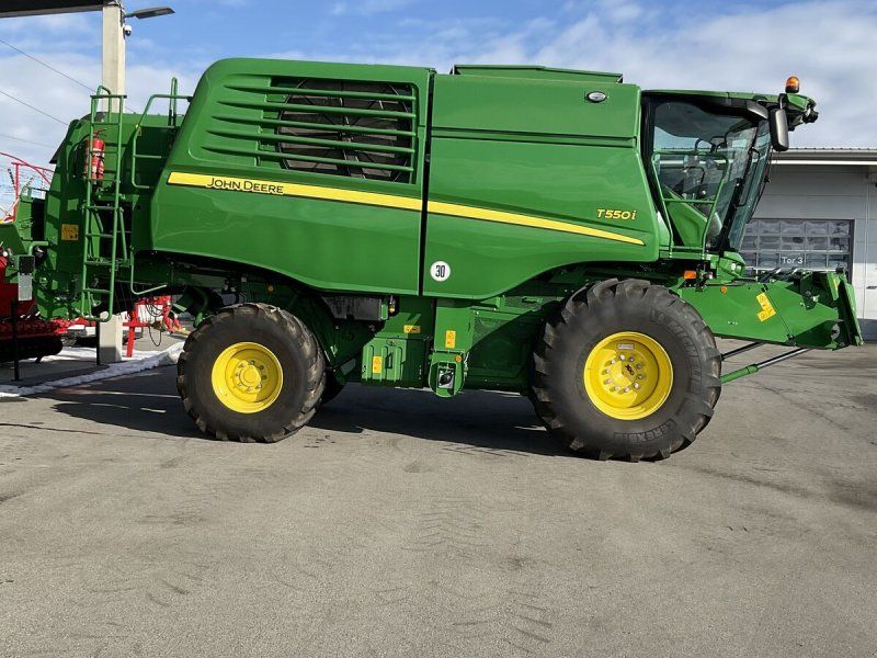 John Deere T550