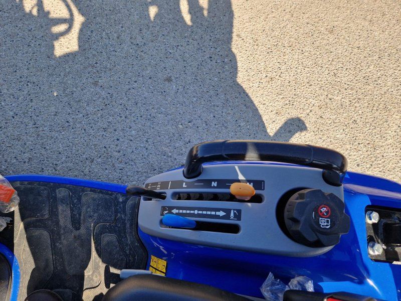 New Holland Boomer 25 C