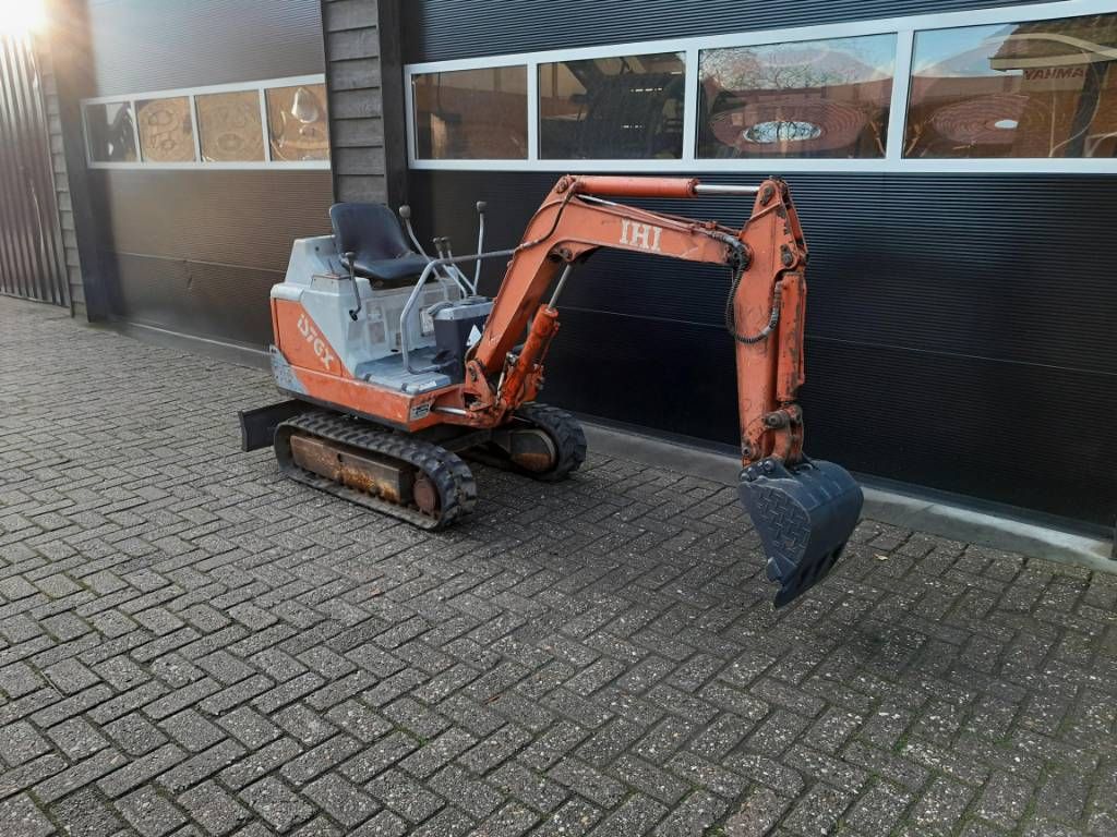 IHI 7 GX minigraver met bak