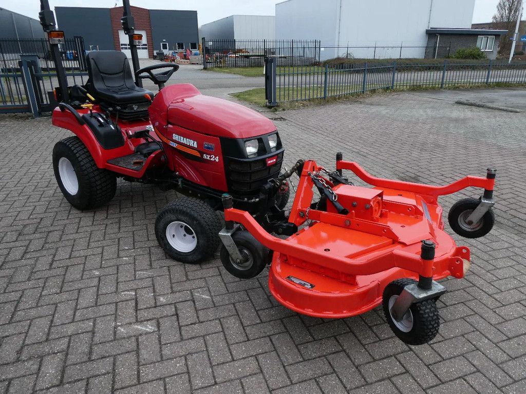Shibaura SX-24 4wd HST / 01388 Draaiuren / Compleet met frontmaaidek