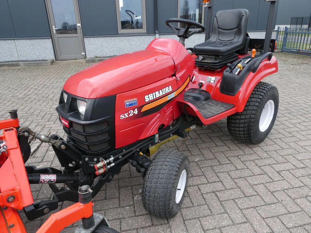 Shibaura SX-24 4wd HST / 01388 Draaiuren / Compleet met frontmaaidek