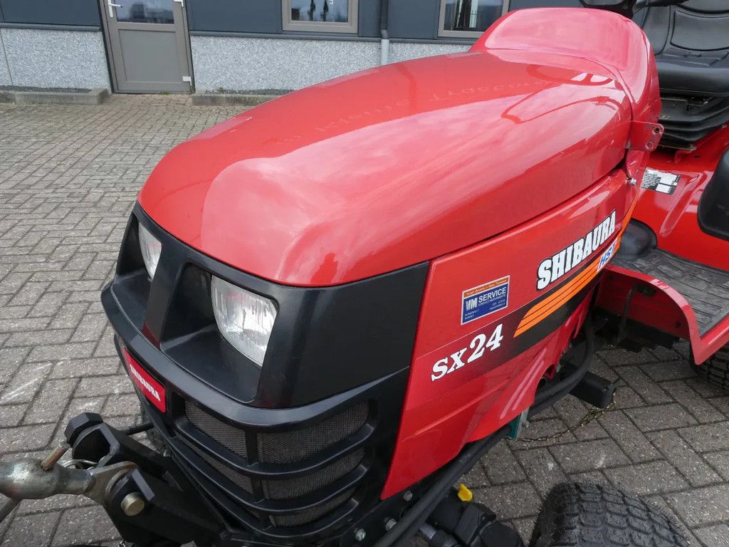 Shibaura SX-24 4wd HST / 01388 Draaiuren / Compleet met frontmaaidek