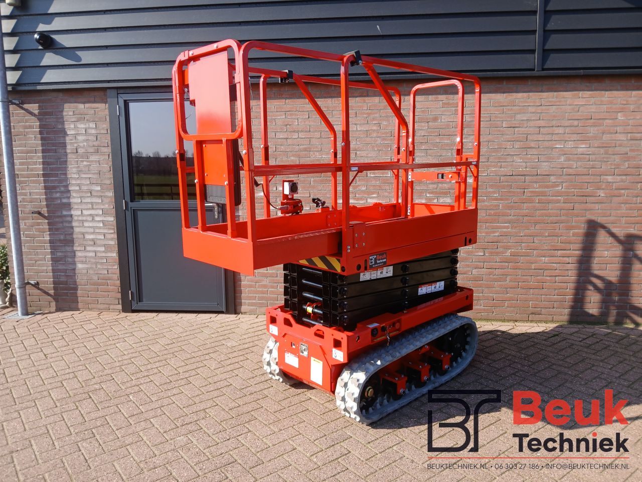 Elektrische Schaarhoogwerker 7.8m – Rups - Compact - Nieuw