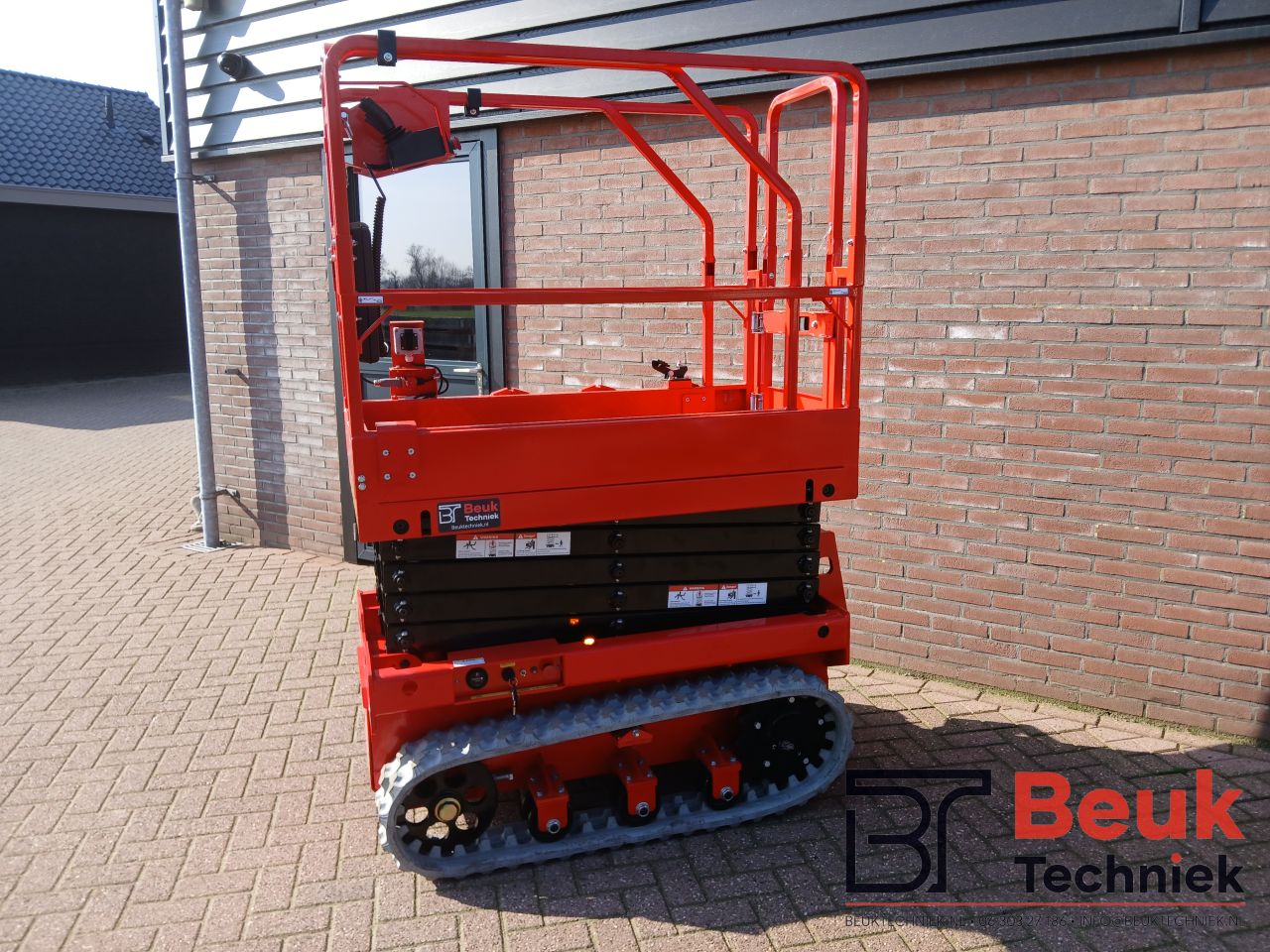 Elektrische Schaarhoogwerker 7.8m – Rups - Compact - Nieuw