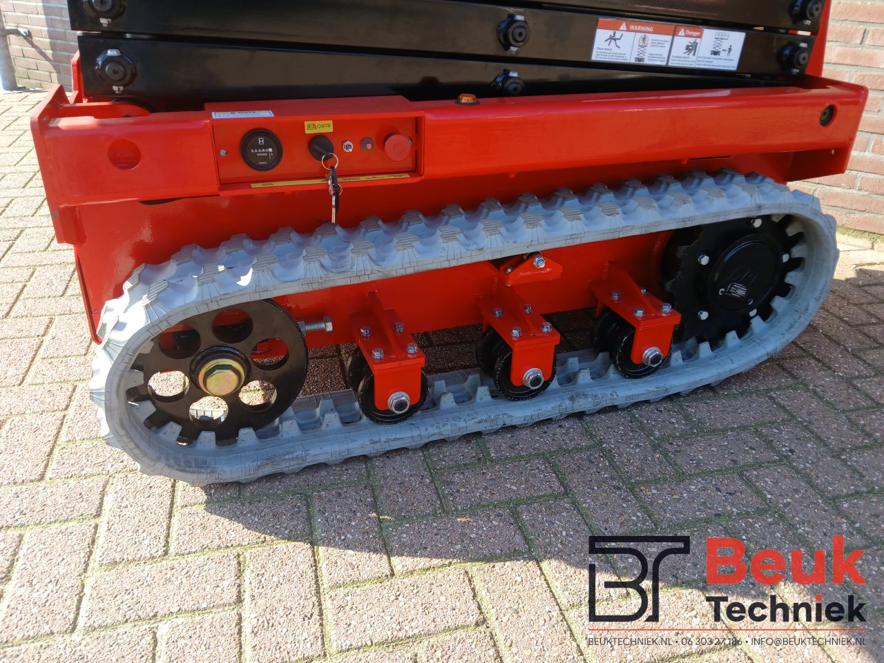 Elektrische Schaarhoogwerker 7.8m – Rups - Compact - Nieuw