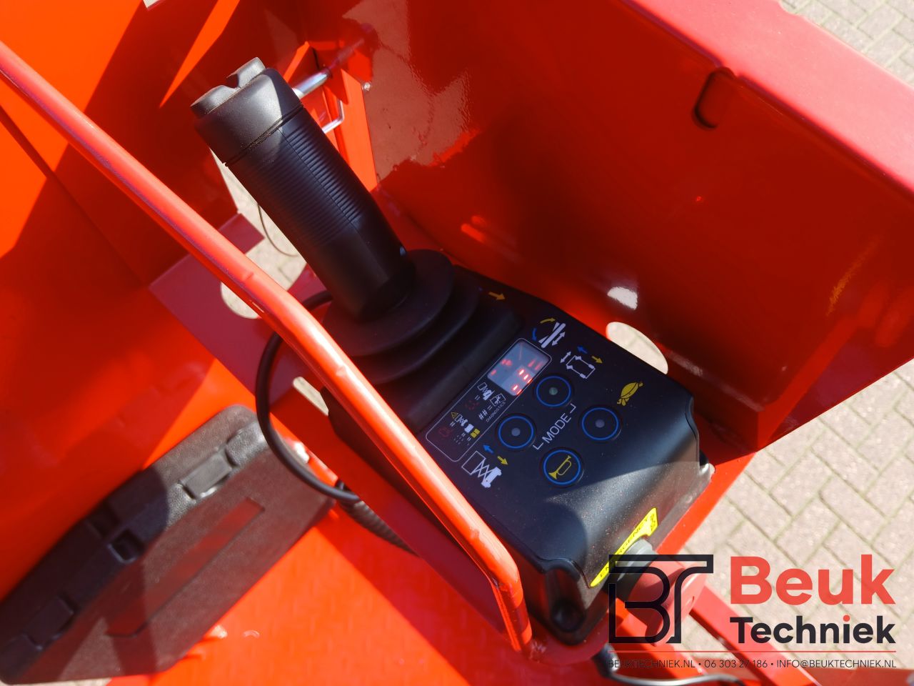 Elektrische Schaarhoogwerker 7.8m – Rups - Compact - Nieuw