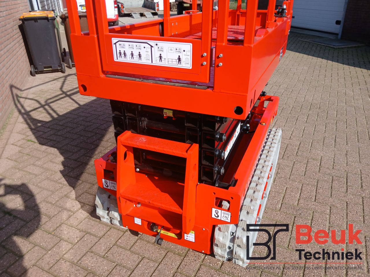 Elektrische Schaarhoogwerker 7.8m – Rups - Compact - Nieuw