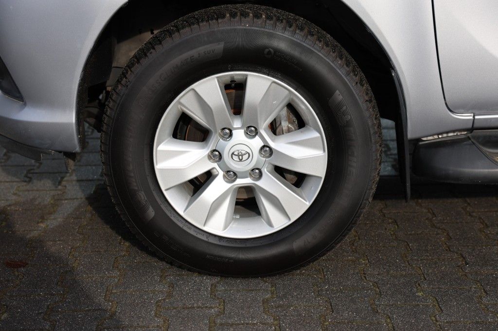 Toyota Hilux 2.4 D-4D DUBBEL CABIN PROFESSIONAL A/T 2 ZITS 4WD VAN