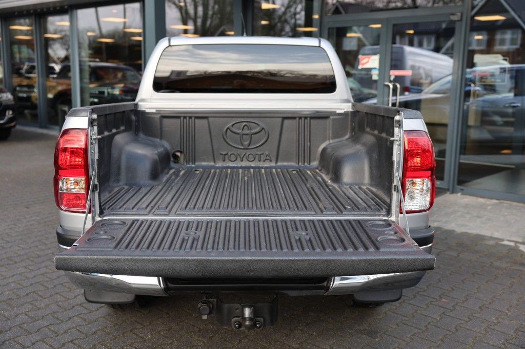Toyota Hilux 2.4 D-4D DUBBEL CABIN PROFESSIONAL A/T 2 ZITS 4WD VAN