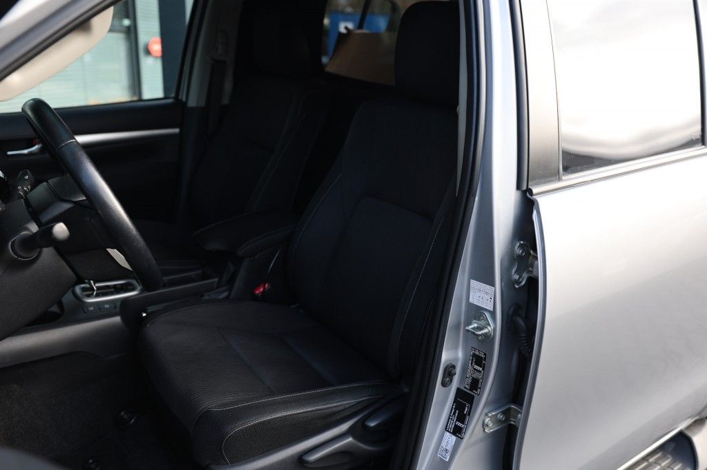 Toyota Hilux 2.4 D-4D DUBBEL CABIN PROFESSIONAL A/T 2 ZITS 4WD VAN