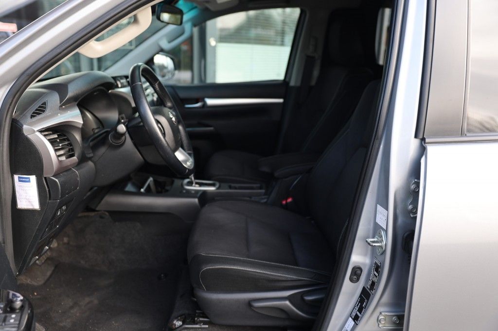 Toyota Hilux 2.4 D-4D DUBBEL CABIN PROFESSIONAL A/T 2 ZITS 4WD VAN