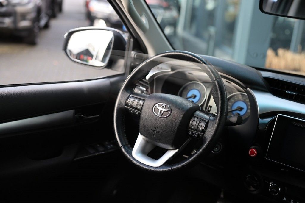 Toyota Hilux 2.4 D-4D DUBBEL CABIN PROFESSIONAL A/T 2 ZITS 4WD VAN