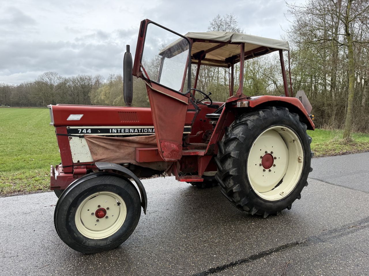 International 744