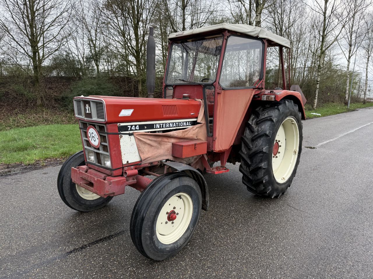 International 744