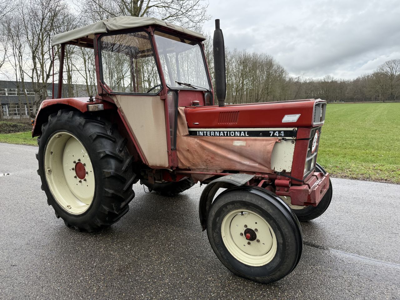 International 744