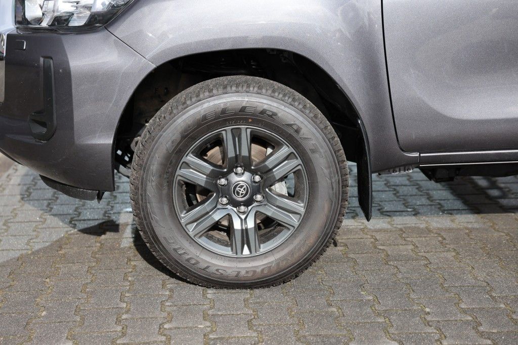 Toyota Hilux 2.4 D-4D DUBBEL CABIN PROFESSIONAL A/T 2 ZITS 4WD VAN