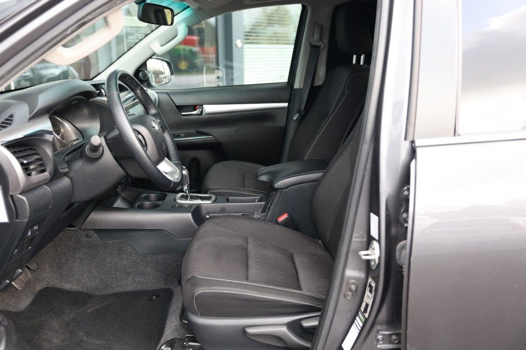 Toyota Hilux 2.4 D-4D DUBBEL CABIN PROFESSIONAL A/T 2 ZITS 4WD VAN