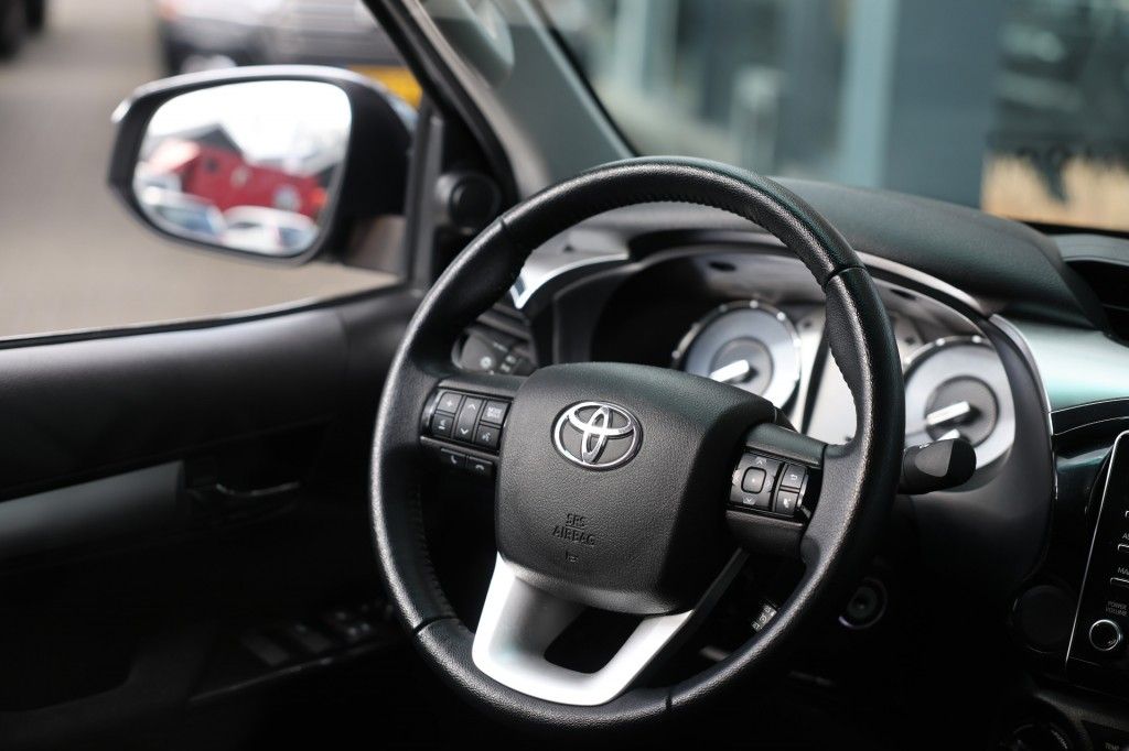 Toyota Hilux 2.4 D-4D DUBBEL CABIN PROFESSIONAL A/T 2 ZITS 4WD VAN