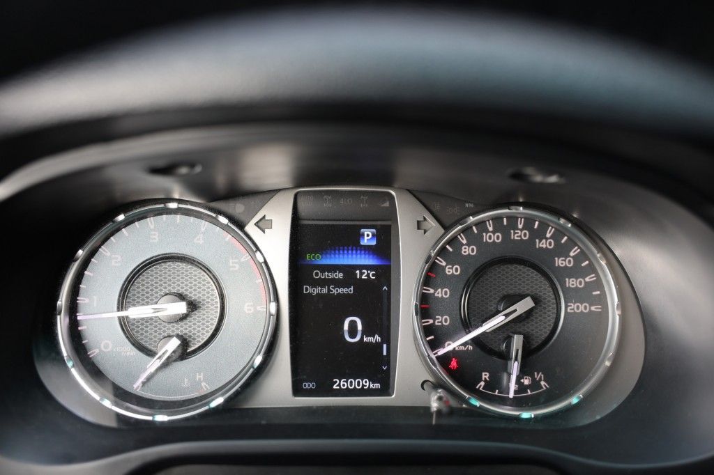 Toyota Hilux 2.4 D-4D DUBBEL CABIN PROFESSIONAL A/T 2 ZITS 4WD VAN