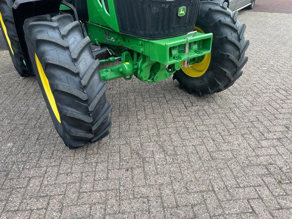 John Deere 6100M
