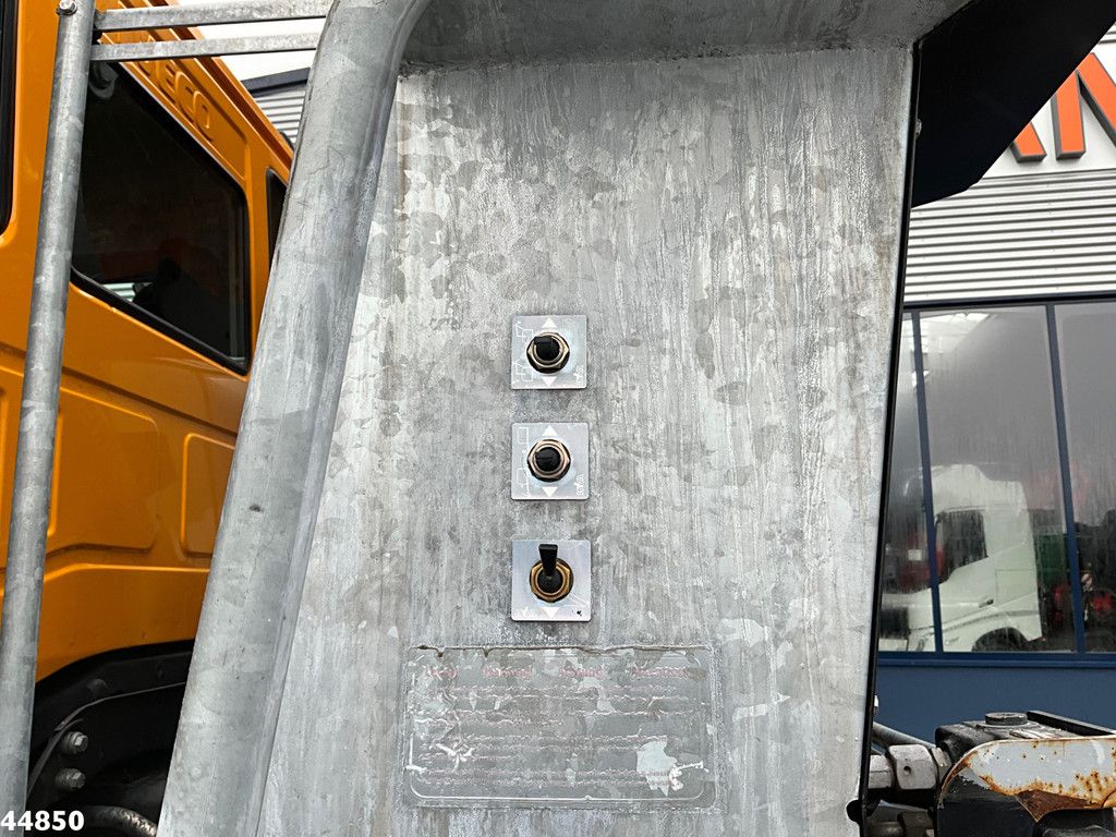 Iveco Trakker AD380T41W 8x6 Euro 6 HMF 19 Tonmeter Z-kraan