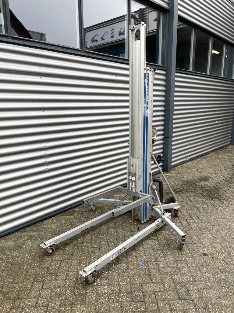 Genie SLC-24 Materiaallift kanaallift