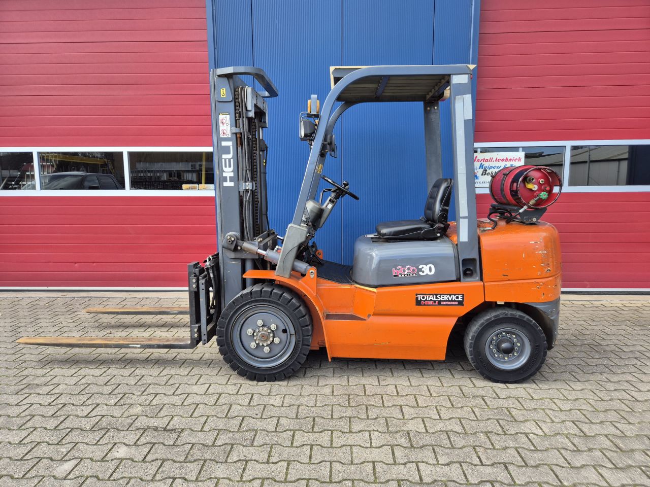 HELI CP30 LPG HEFTRUCK 3 TONS TRIPLOMAST SLECHTS 1600 UUR