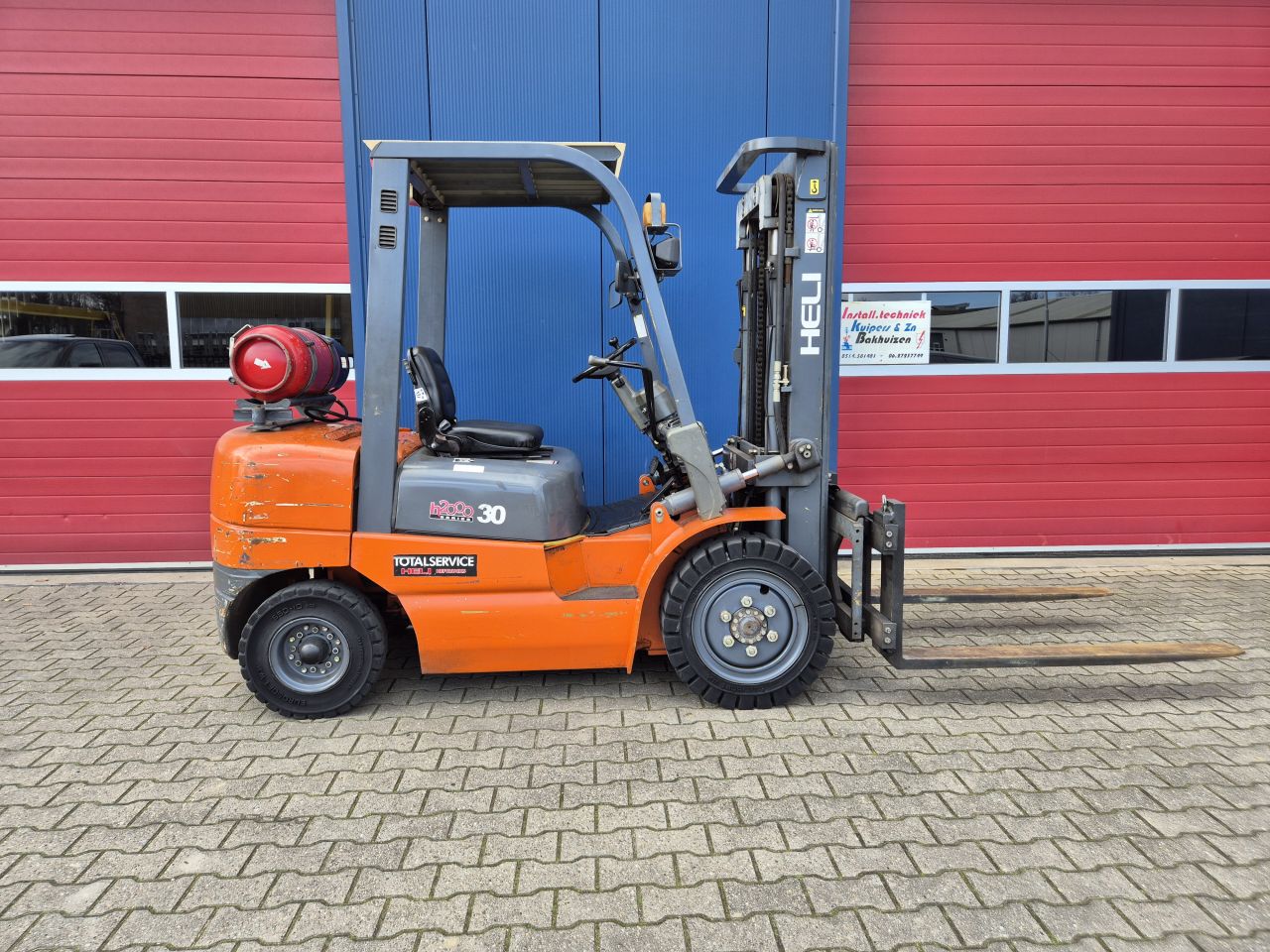 HELI CP30 LPG HEFTRUCK 3 TONS TRIPLOMAST SLECHTS 1600 UUR