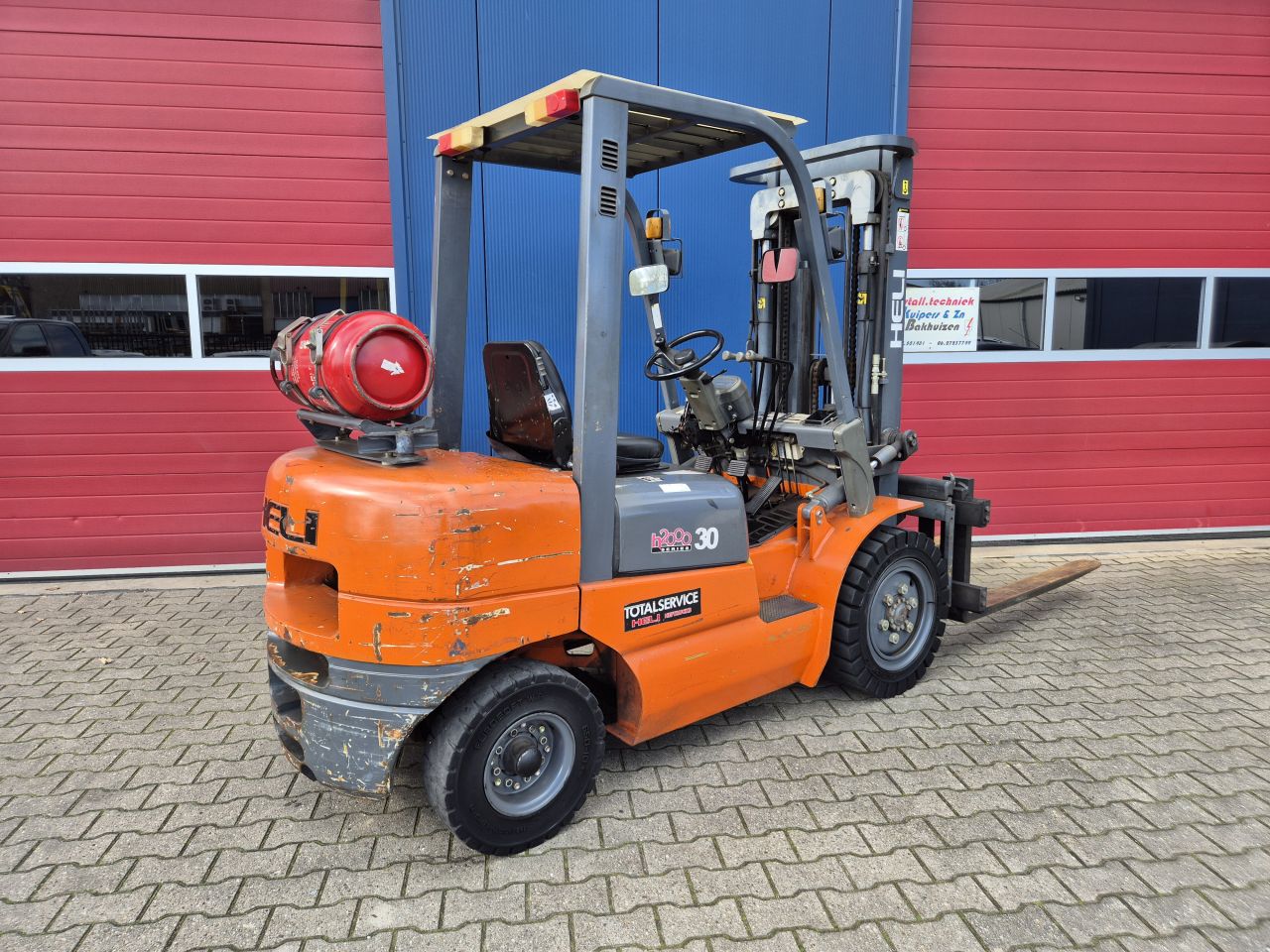 HELI CP30 LPG HEFTRUCK 3 TONS TRIPLOMAST SLECHTS 1600 UUR