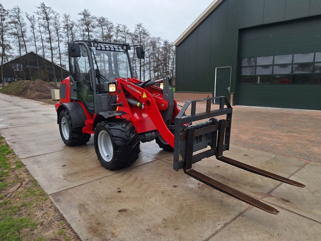 Weidemann 3080LP shovel