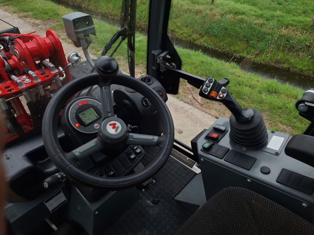 Weidemann 3080LP shovel