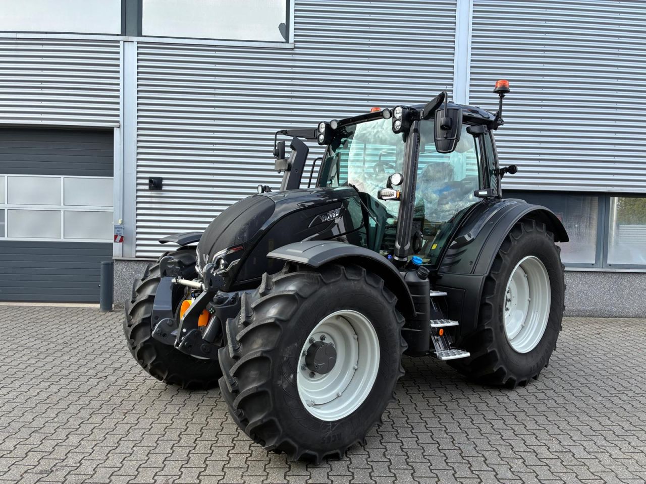 Valtra N175 Direct tractor