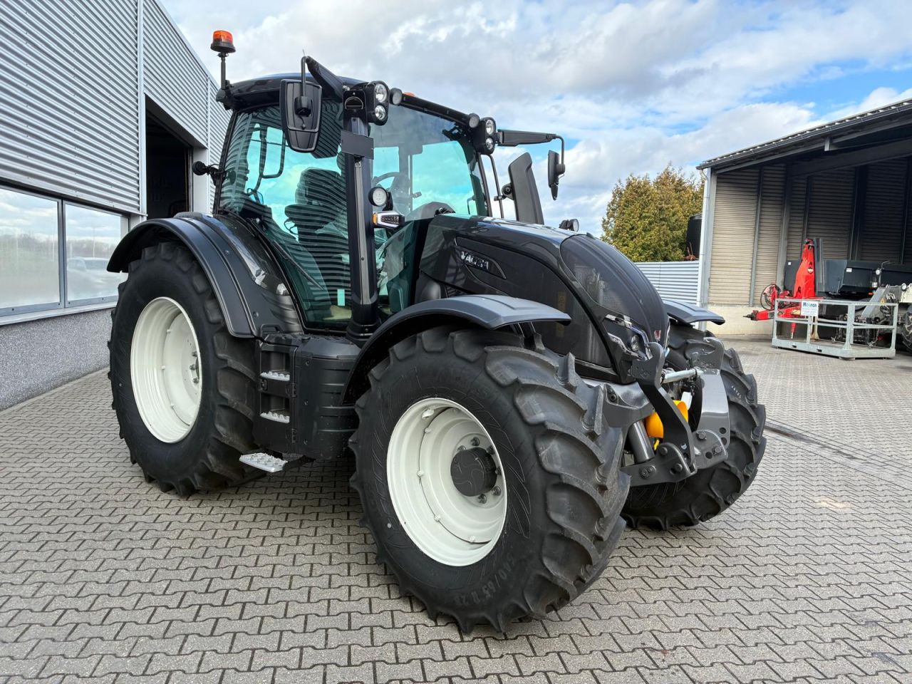 Valtra N175 Direct tractor