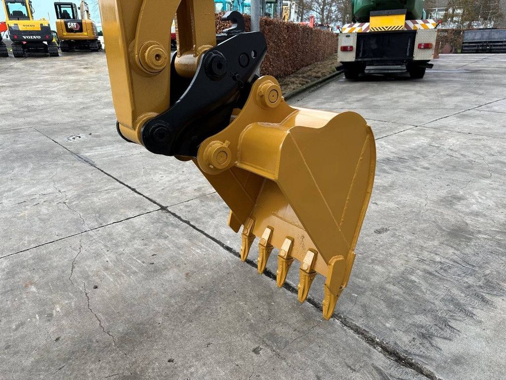 Midi excavator Caterpillar 305.5E2 Diesel 2015