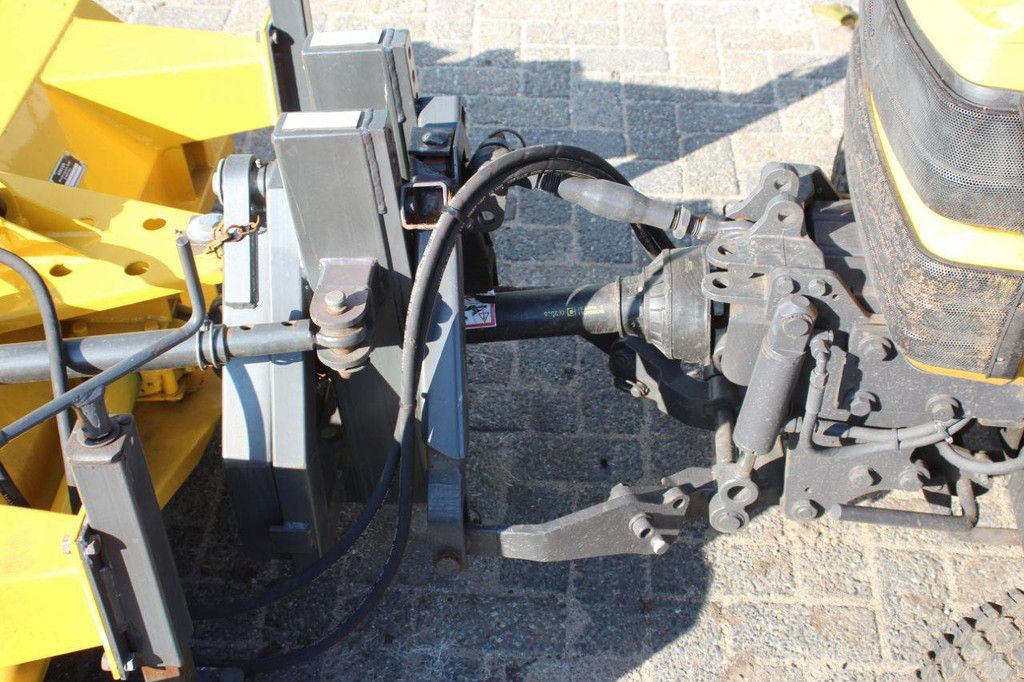 Mini tractor Kubota STV40 Diesel 2006 with sweeping brush