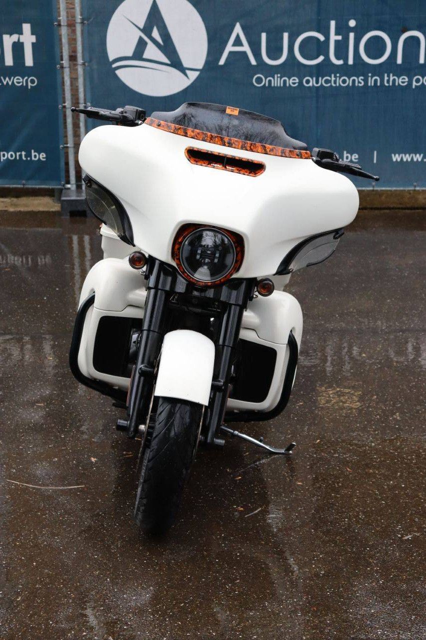 Motorrad Harley-Davidson Street Glide (114 Zoll) Benzin 2019