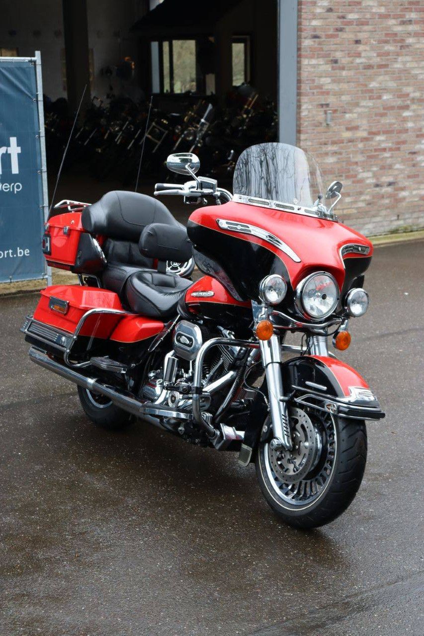 Motorcycle Harley Davidson Ultra Classic LTD Petrol 2010