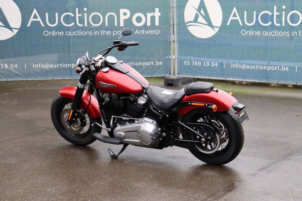 Motorrad Harley Davidson Softail SLM Benzin 2021