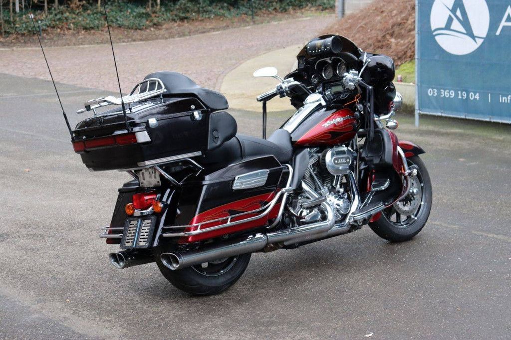 Motorrad Harley Davidson Ultra Classic CVO Benzin 2011