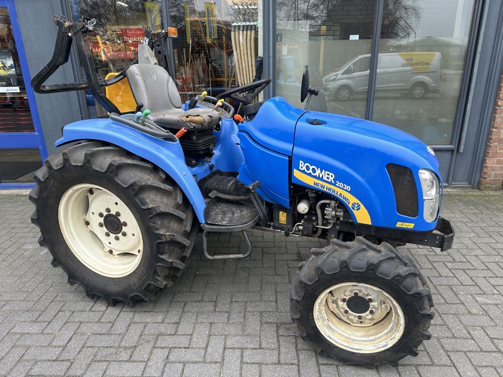 New Holland Boomer 2030