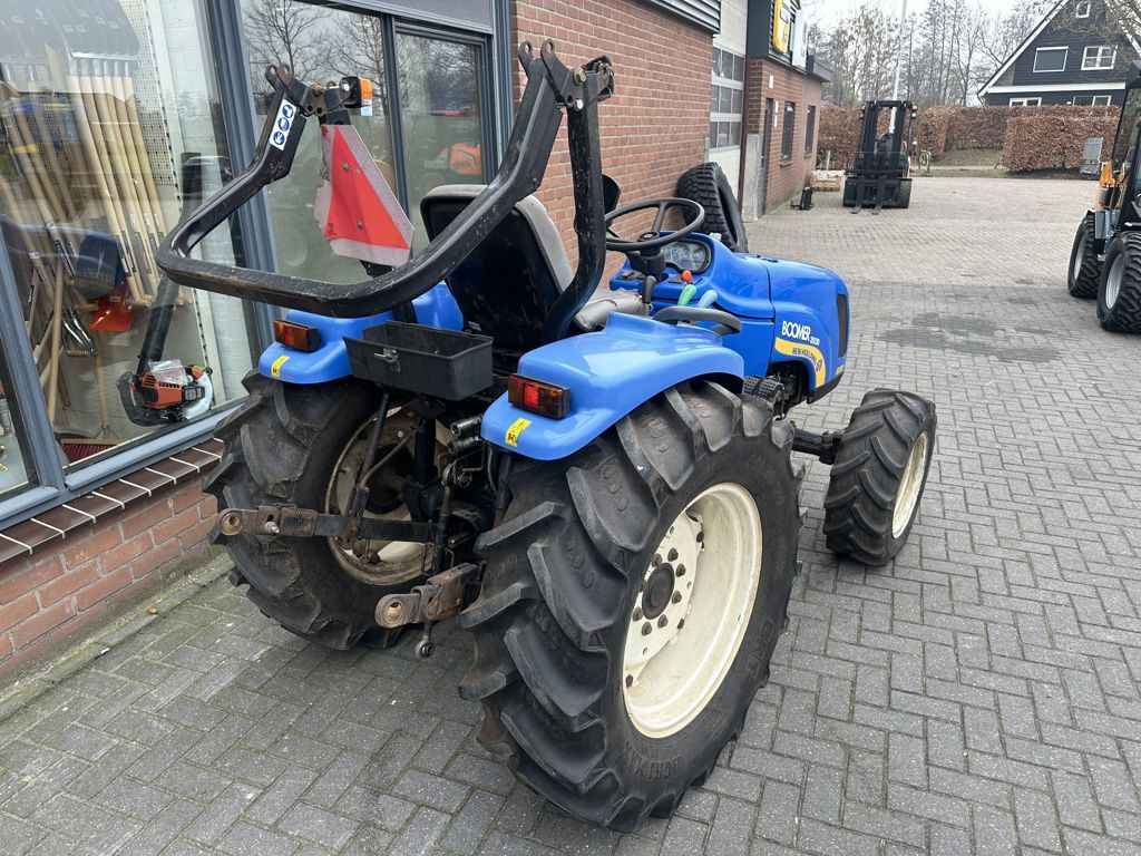 New Holland Boomer 2030