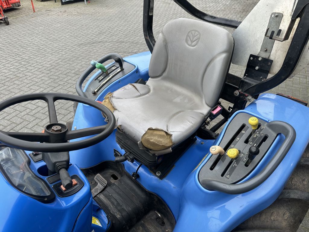 New Holland Boomer 2030