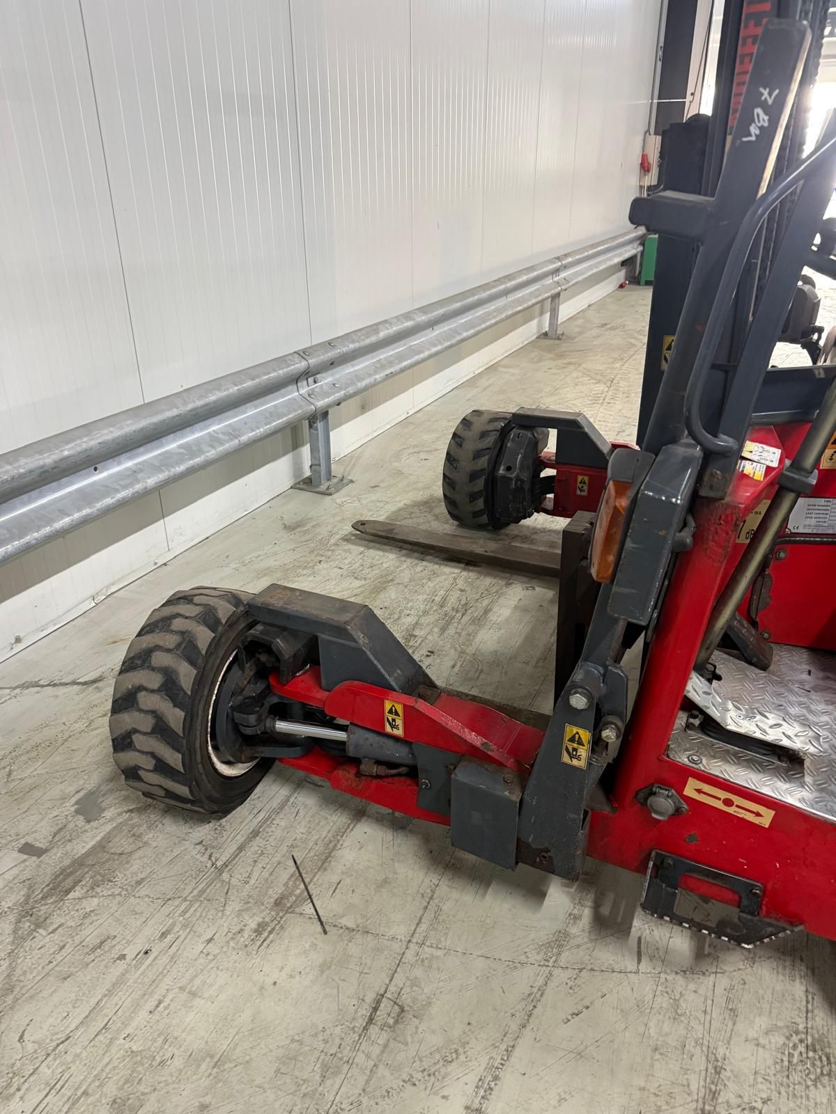 4 weg moffet kooiaap 3 wiel aangedreven hefvermogen 3000 kg