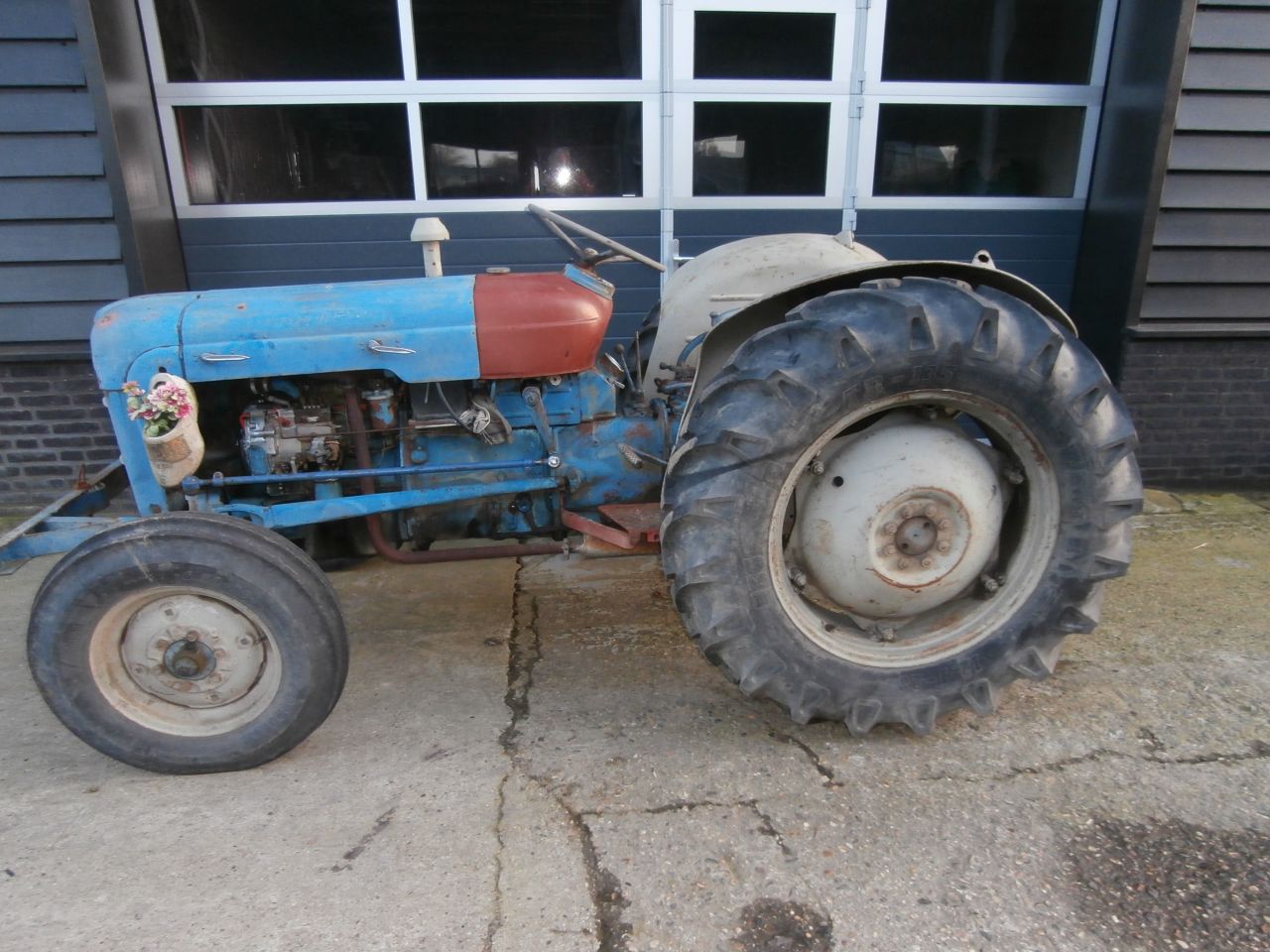 Fordson Dexta goedlopend Nw Banden €2000,00
