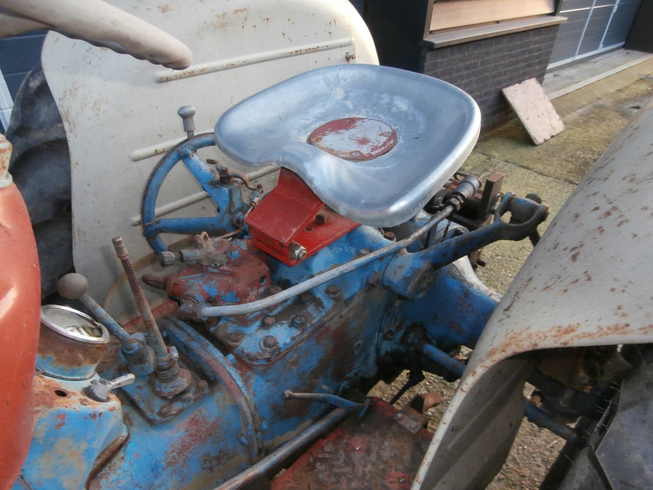 Fordson Dexta goedlopend Nw Banden €2000,00
