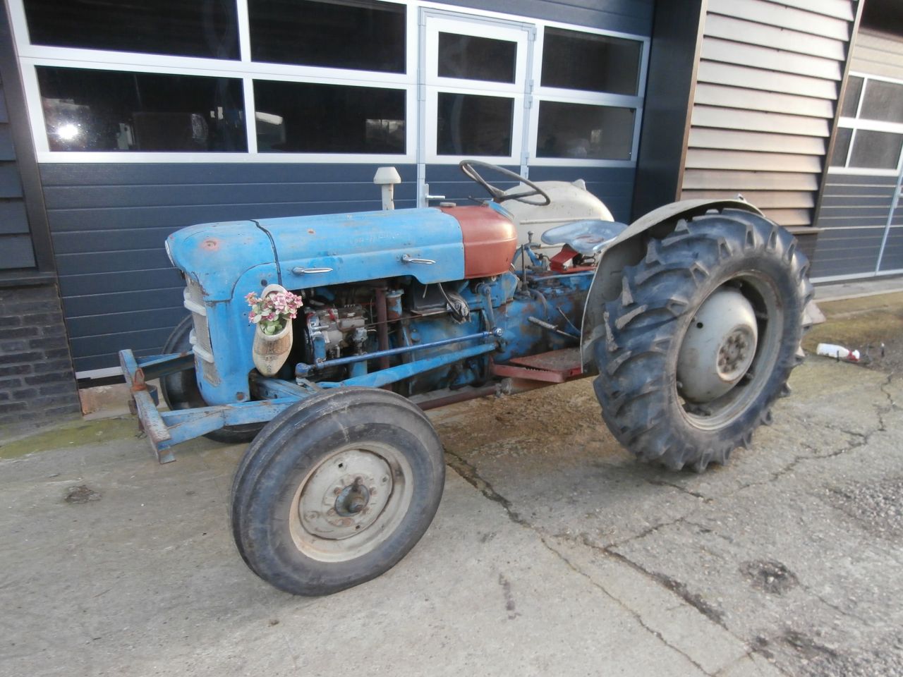 Fordson Dexta goedlopend Nw Banden €2000,00