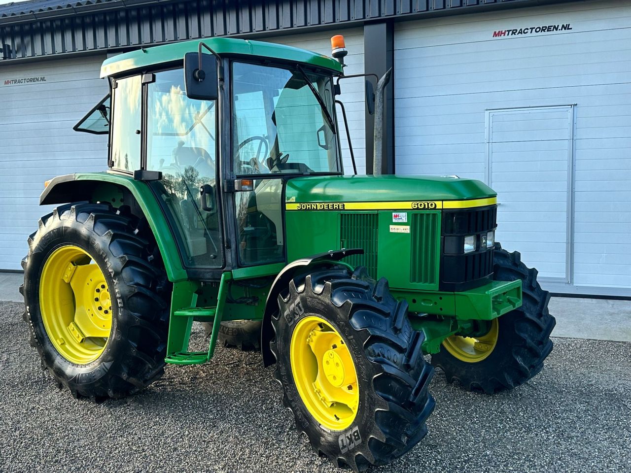TE KOOP: zeer nette JOHN DEERE 6010