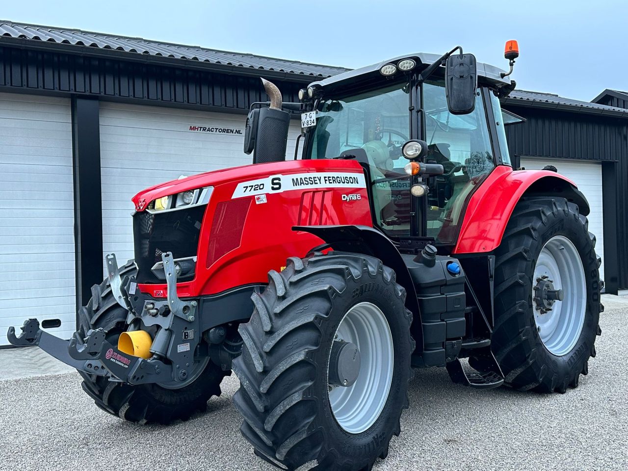 TE KOOP: zeer nette MASSEY FERGUSON 7720-S