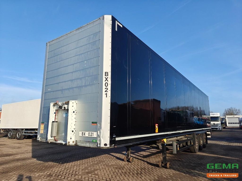 Schmitz Cargobull SCB S3B 3 Schmitz Axles - Enclosed Body - Lift Axle - Disc Brakes