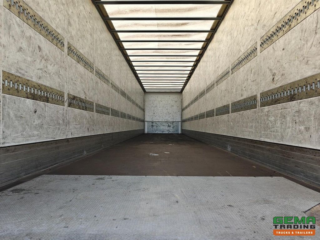 Schmitz Cargobull SCB S3B 3 Schmitz Axles - Enclosed Body - Lift Axle - Disc Brakes